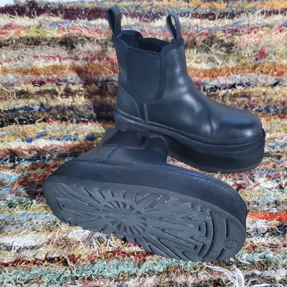 UGG Neumel Platform Chelsea Boot - Picture 7 of 7